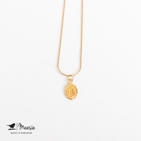 Ketting: Queen Maria aan een Snake ketting goud op zilver - 3 stuks Ketting: Queen Maria aan een Snake ketting goud op zilver - 3 stuks